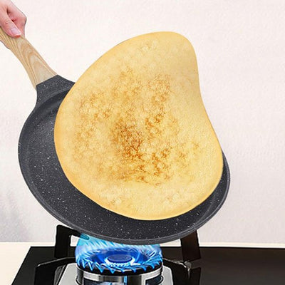 Crêpière avec une crêpe