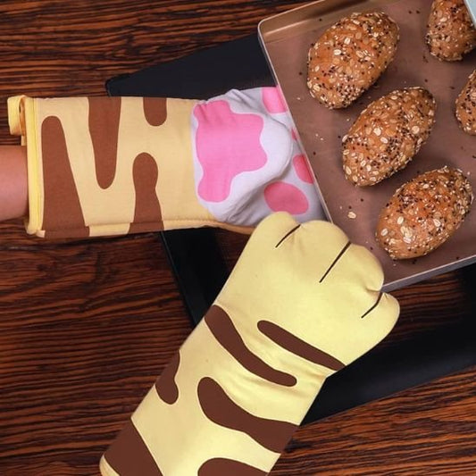 gant sortant un plat du four