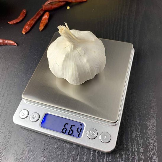 Balance cuisine avec de l'ail