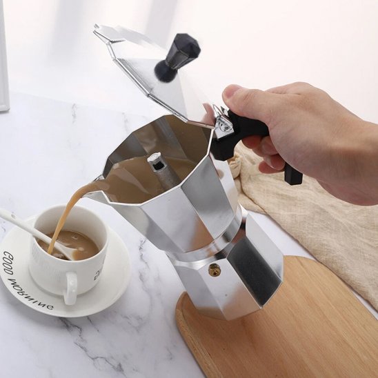 cafetiere-italienne-authentique-puissant