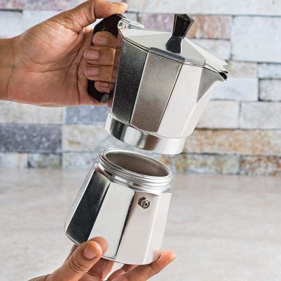 cafetiere-italienne-authentique-robustesse
