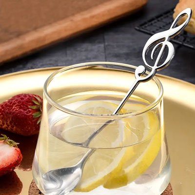Cuillère note de musique dans un verre