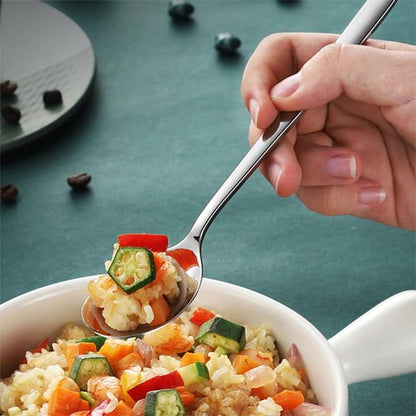 Cuillère avec un plat