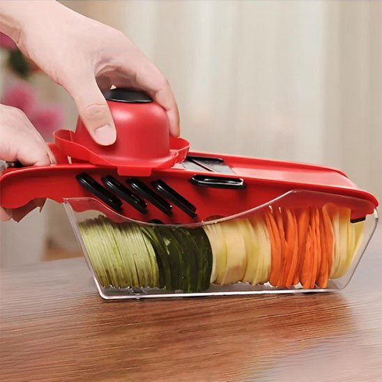 Mandoline cuisine coupant divers légumes