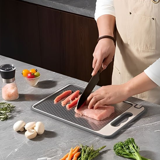 Planche a decouper et de la viande