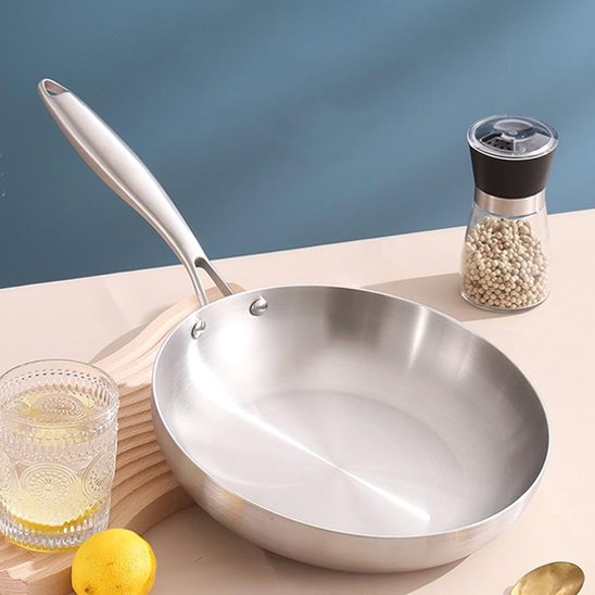 Poele-inox-professionnel-solide