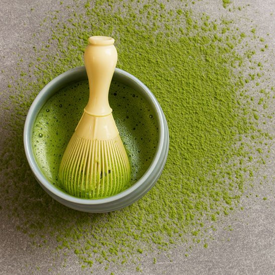 bol avec fouet matcha