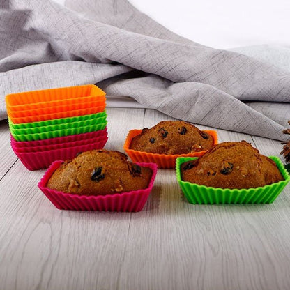 3 mini gâteaux dans des moules colores