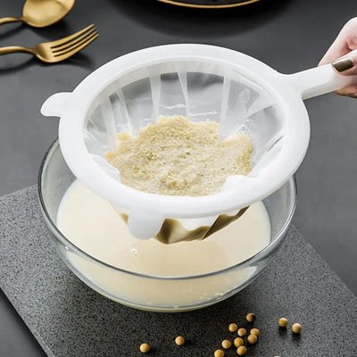 Un produit épais qui passe  dans la passoire