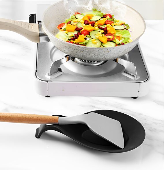 Repose cuillère​ avec une cuillère dessus